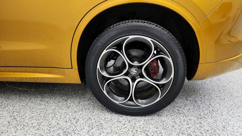 Used 2023 Alfa Romeo Stelvio Veloce image 9