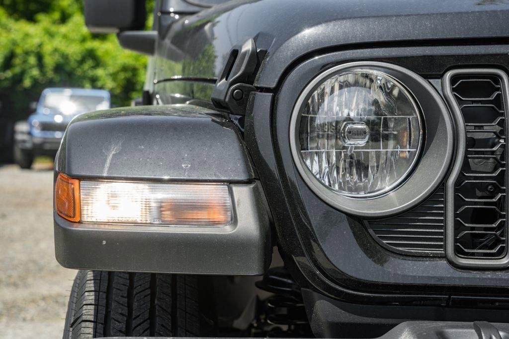 New 2025 Jeep Gladiator Sport AWD/4WD image 12