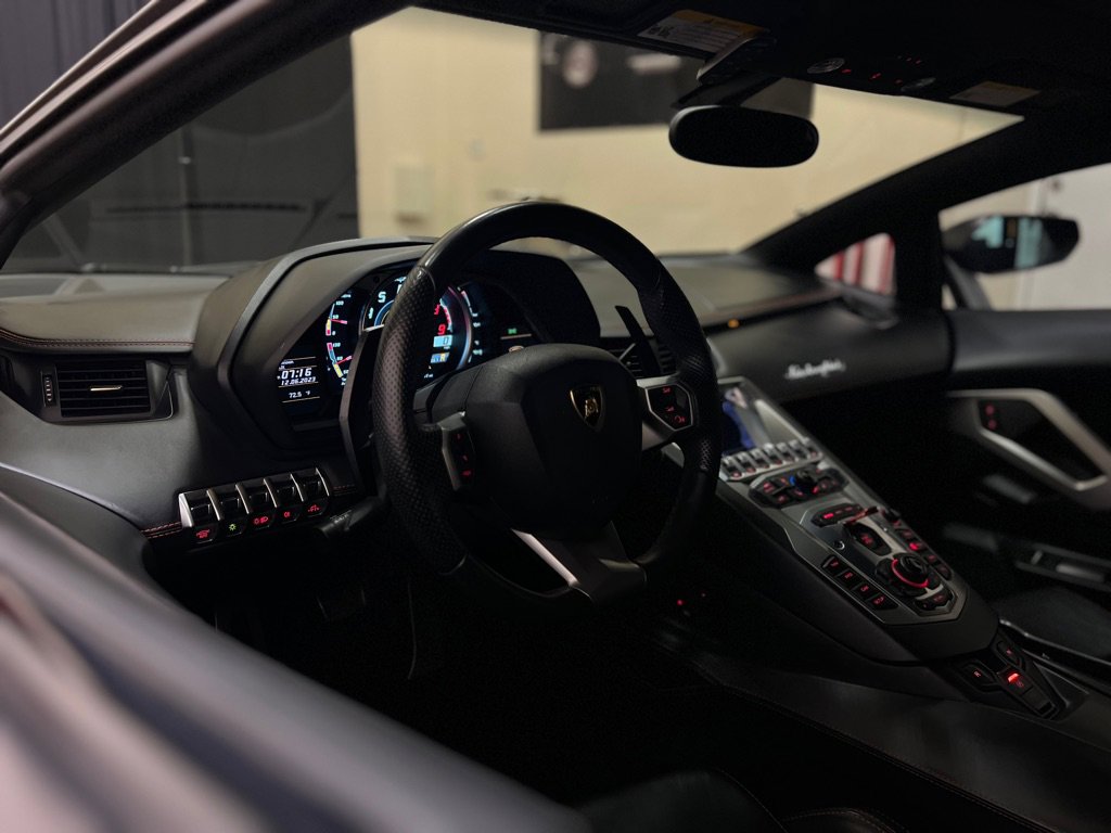 Used 2012 Lamborghini Aventador LP 700-4 image 24