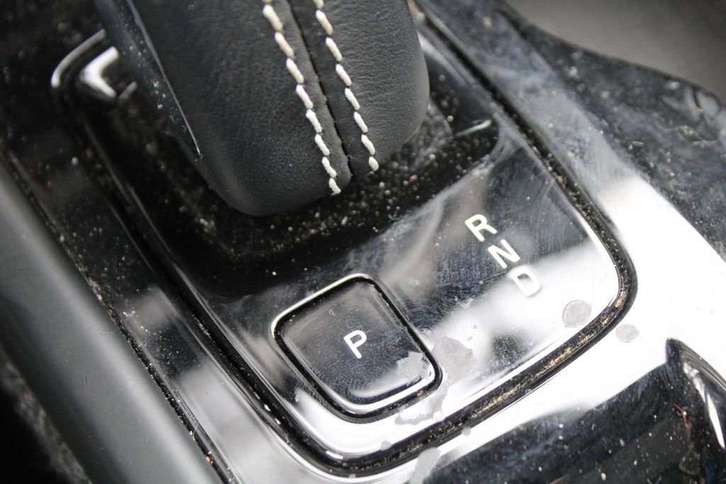 Used 2021 Volvo XC40 T5 R-Design image 36