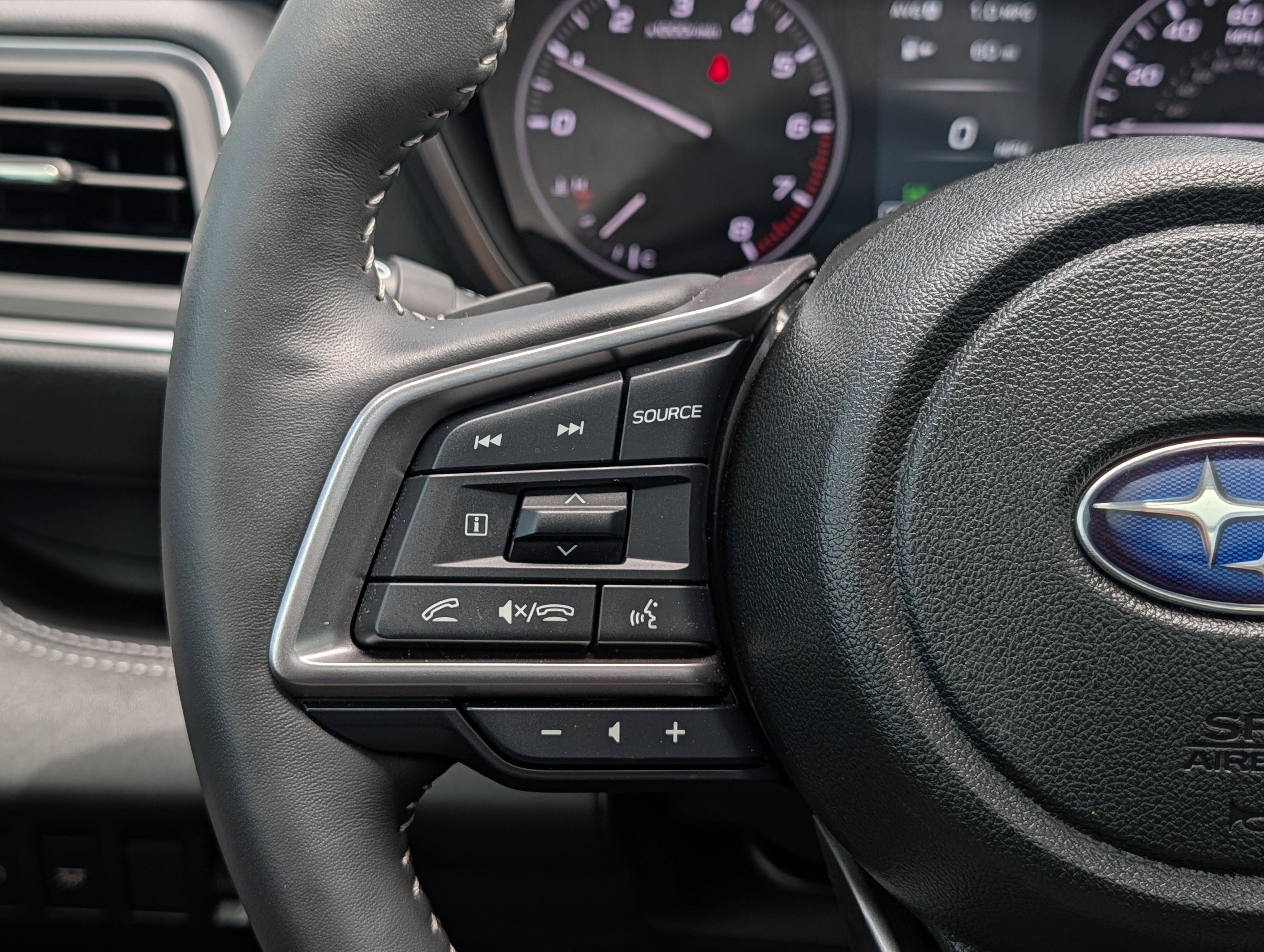 Used 2025 Subaru Ascent Touring AWD/4WD image 29