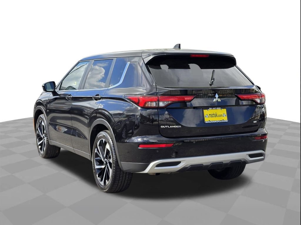 Used 2024 Mitsubishi Outlander SE Black Edition image 6