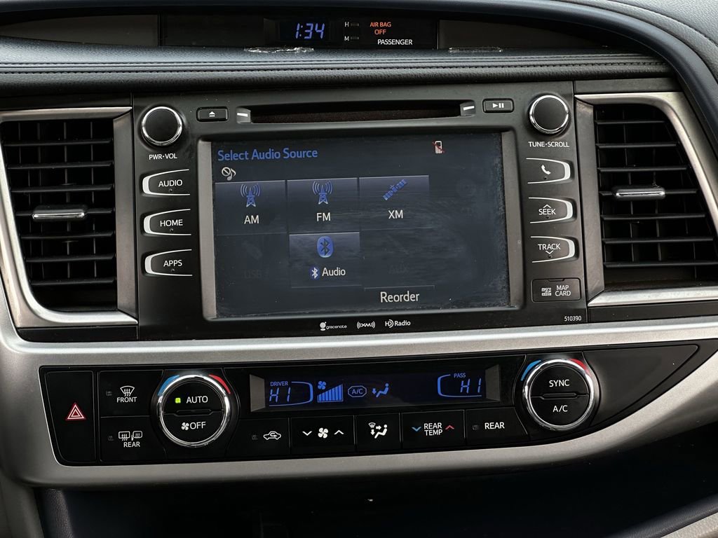 Used 2019 Toyota Highlander XLE image 18