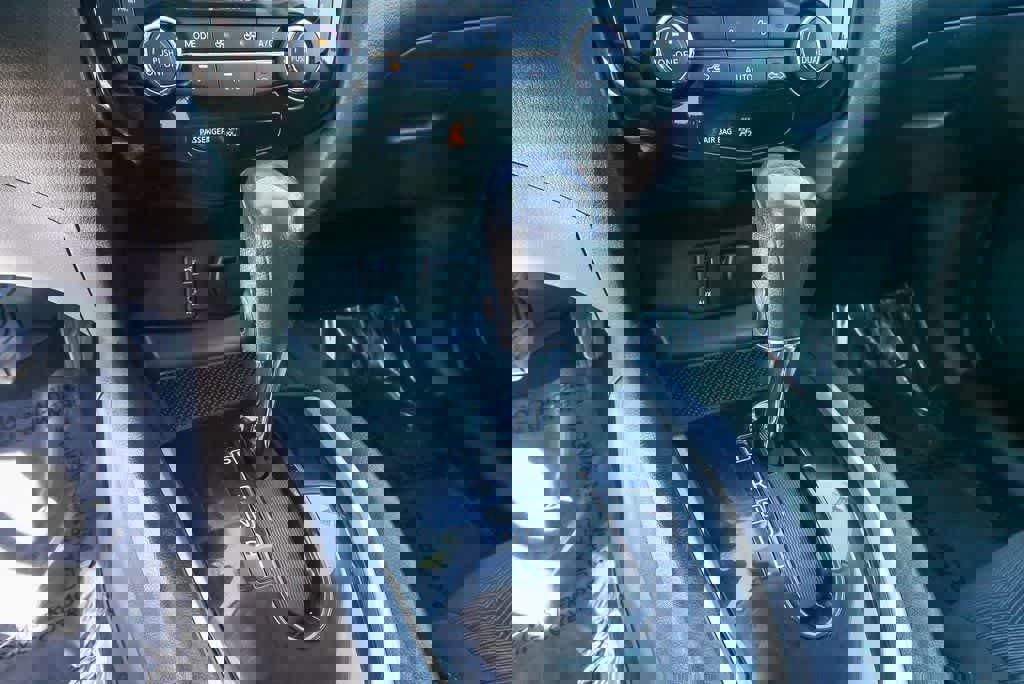 Used 2015 Nissan Rogue SV w/ SV Family Package FWD image 21