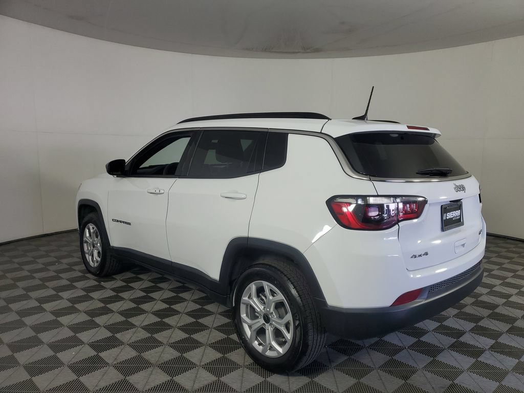 Used 2025 Jeep Compass Latitude AWD/4WD image 6