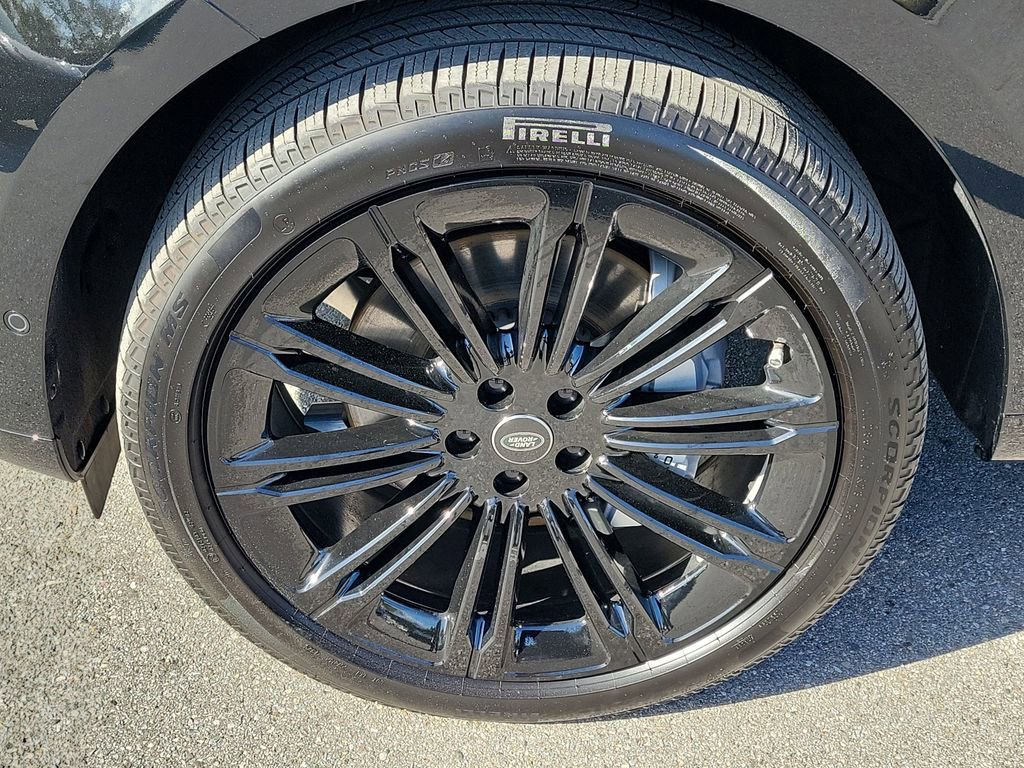 Used 2025 Land Rover Range Rover Long Wheelbase SE image 12