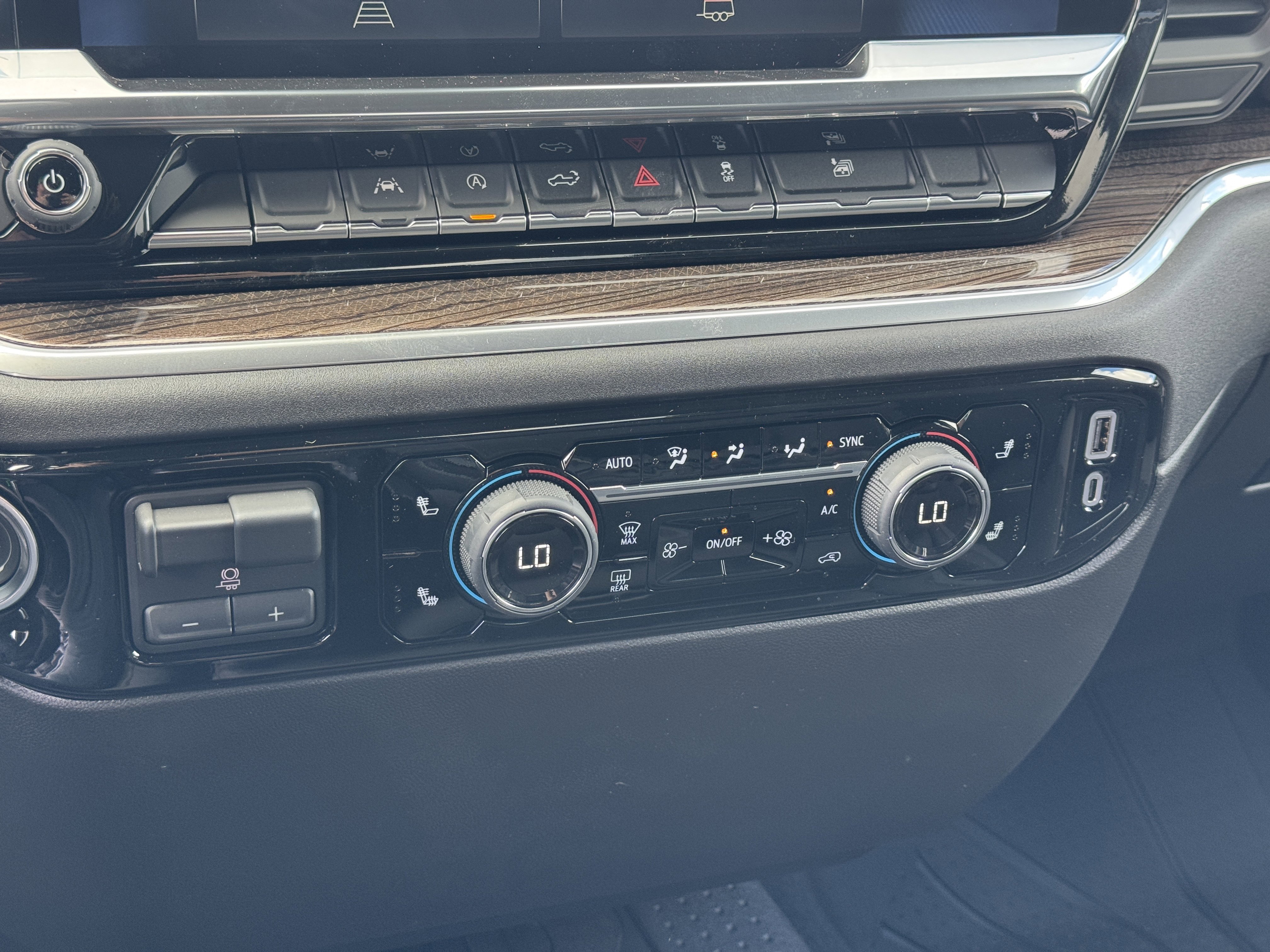 New 2026 Chevrolet Silverado 1500 RST w/ RST Select Package AWD/4WD image 23