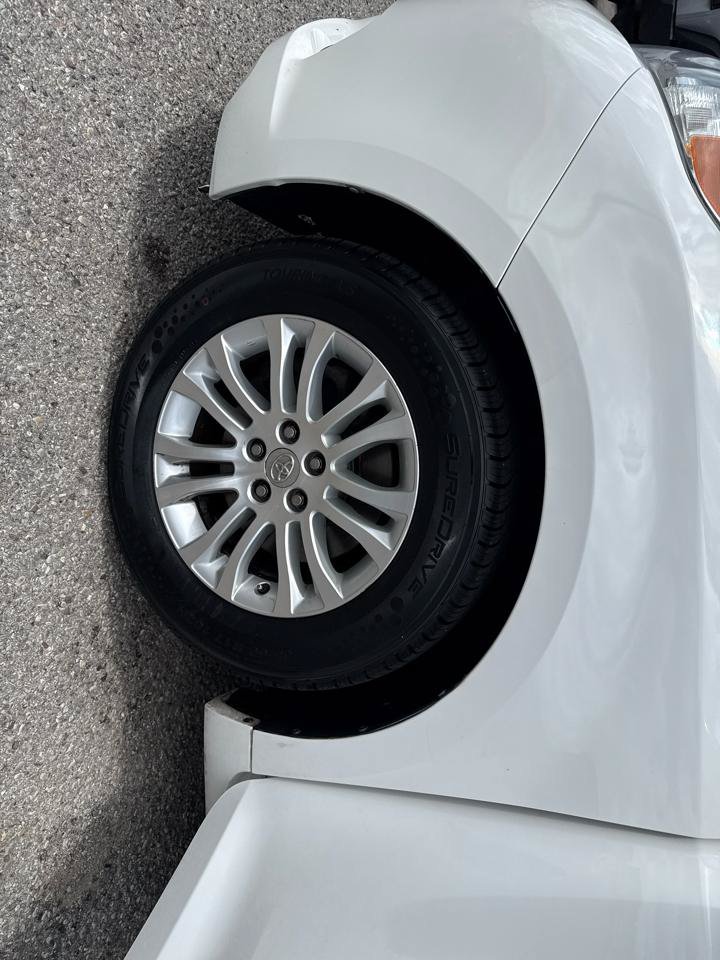 Used 2013 Toyota Sienna XLE FWD image 26