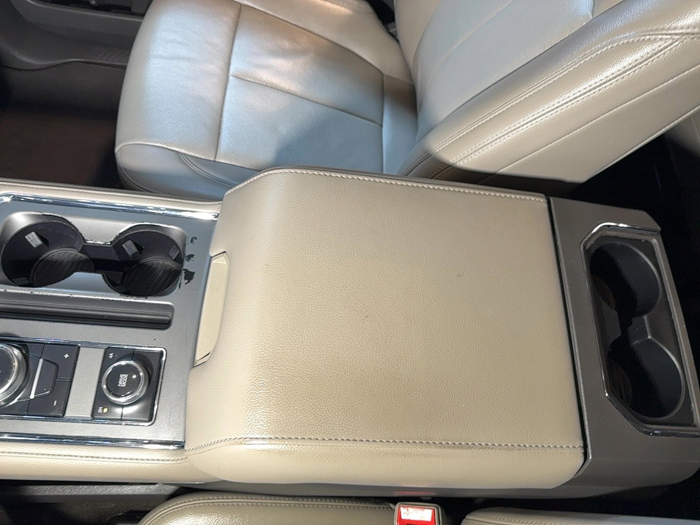 Used 2020 Ford Expedition XLT w/ Equipment Group 202A AWD/4WD image 49