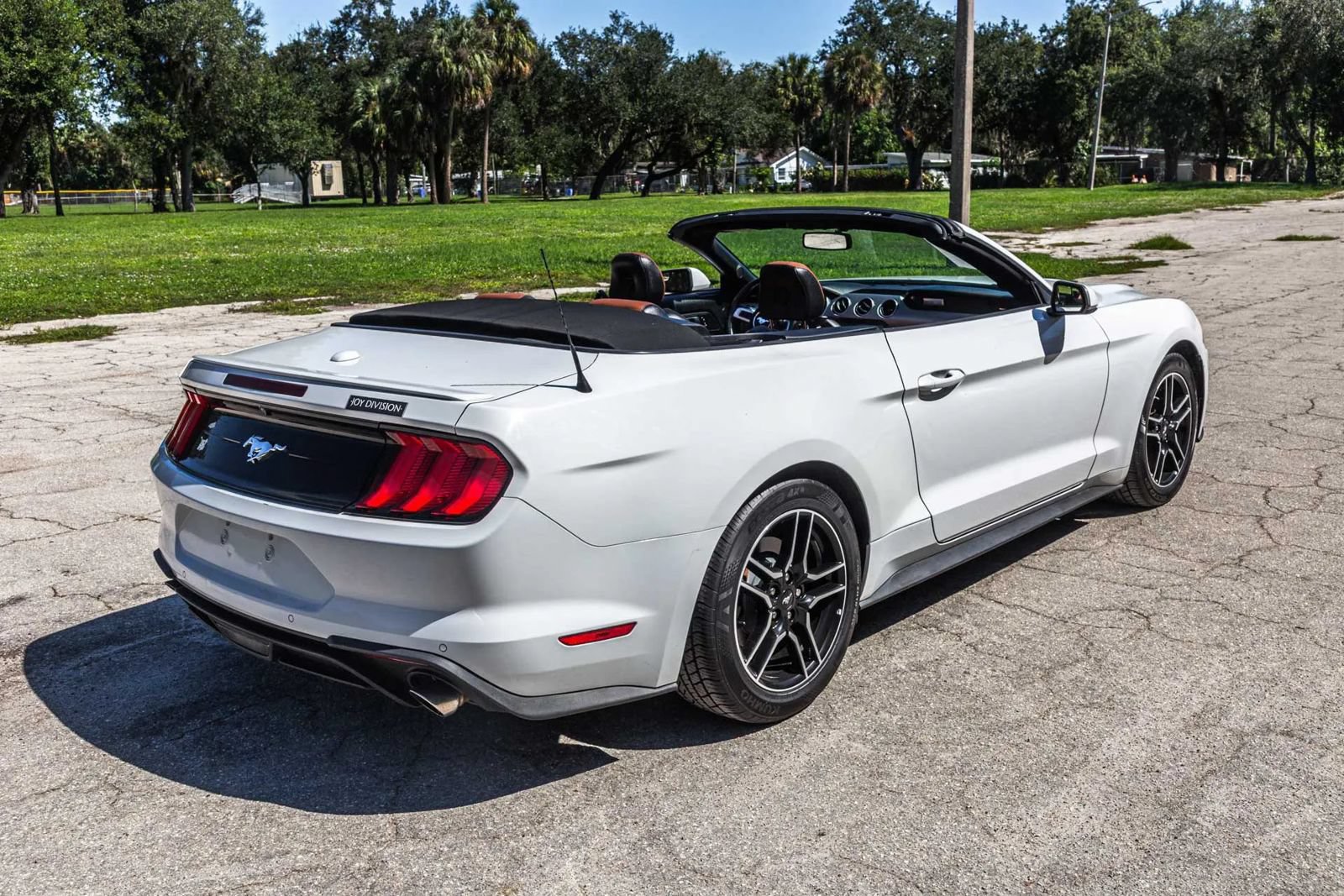 Used 2018 Ford Mustang Premium RWD image 14
