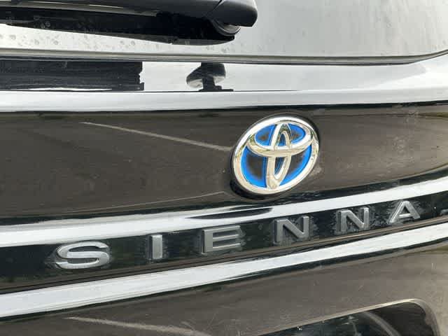 Used 2023 Toyota Sienna LE AWD/4WD image 17