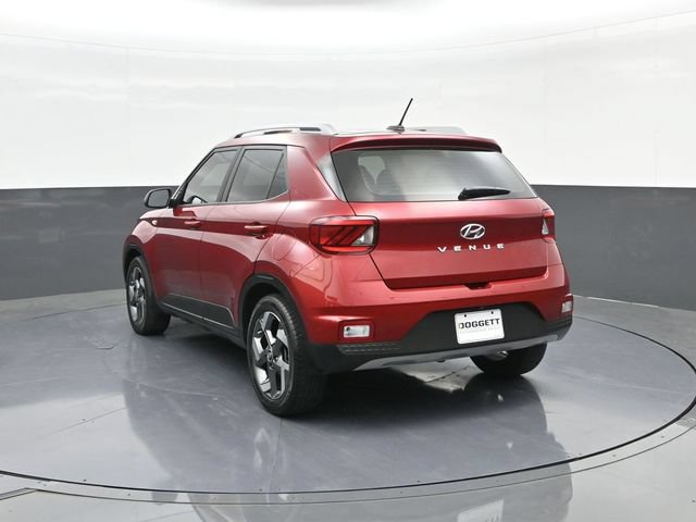 Used 2024 Hyundai Venue SEL FWD image 8