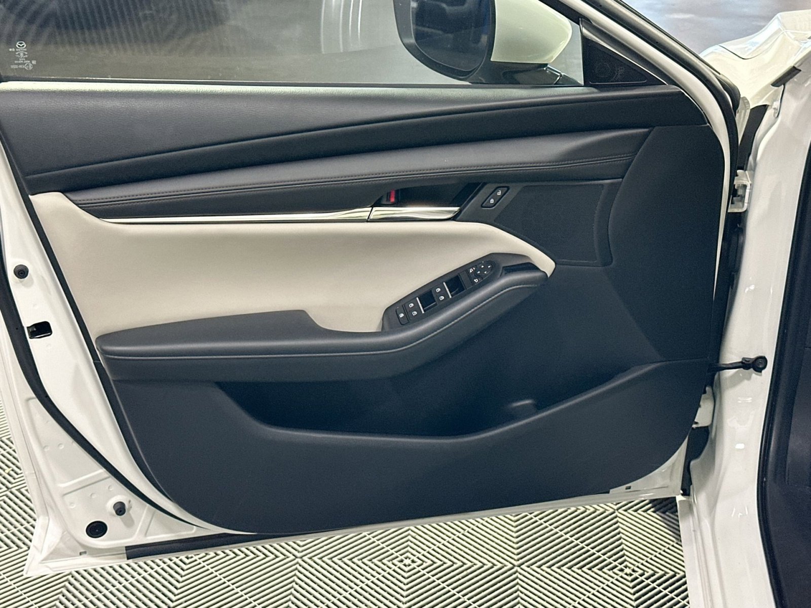 Used 2021 MAZDA MAZDA3 s image 15