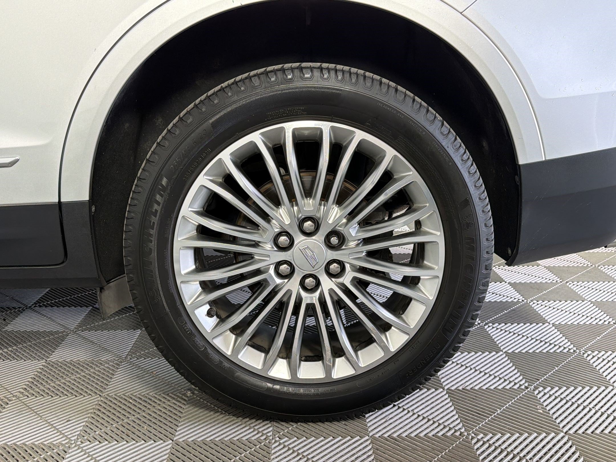 Used 2018 Cadillac XT5 Luxury w/ Driver Awareness Package FWD image 13