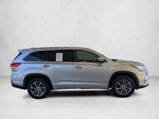 Used 2018 Toyota Highlander XLE image 4