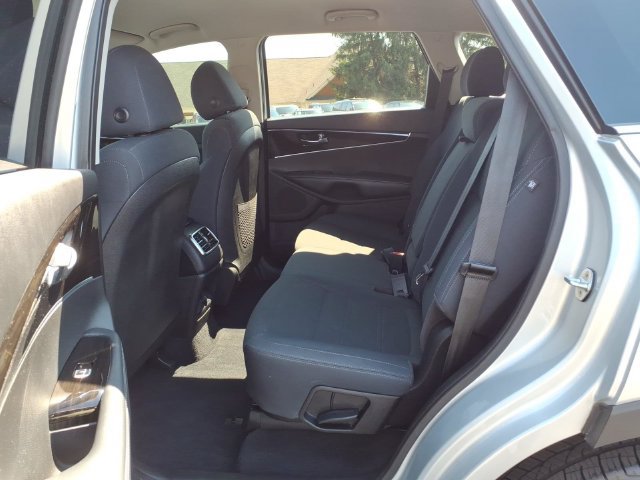 Used 2019 Kia Sorento L FWD image 25