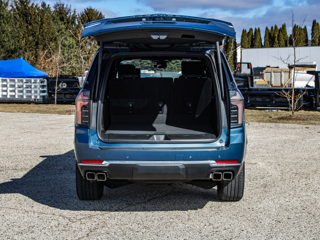 Used 2025 Chevrolet Suburban High Country image 7