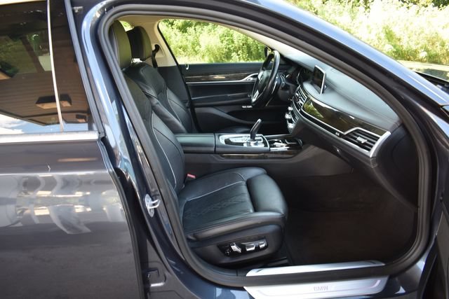 Used 2018 BMW 750i RWD image 26