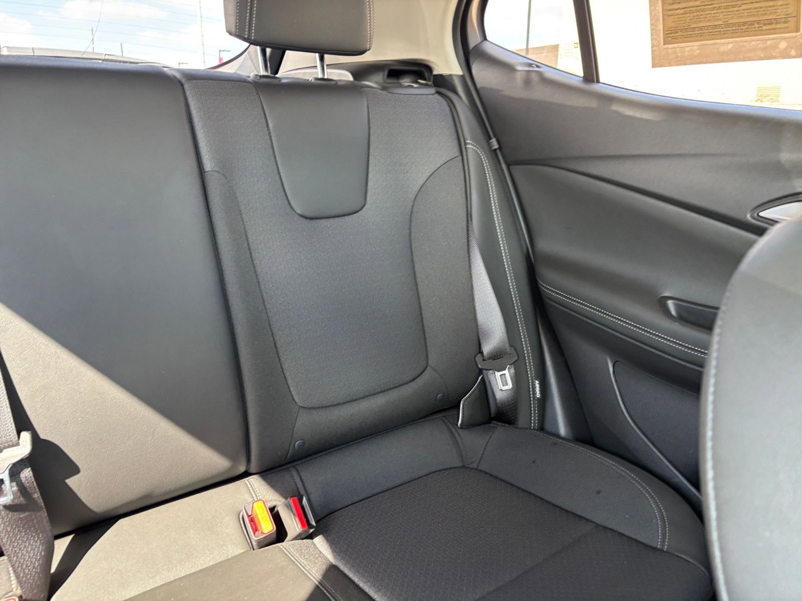 Used 2025 Buick Encore GX Preferred image 36