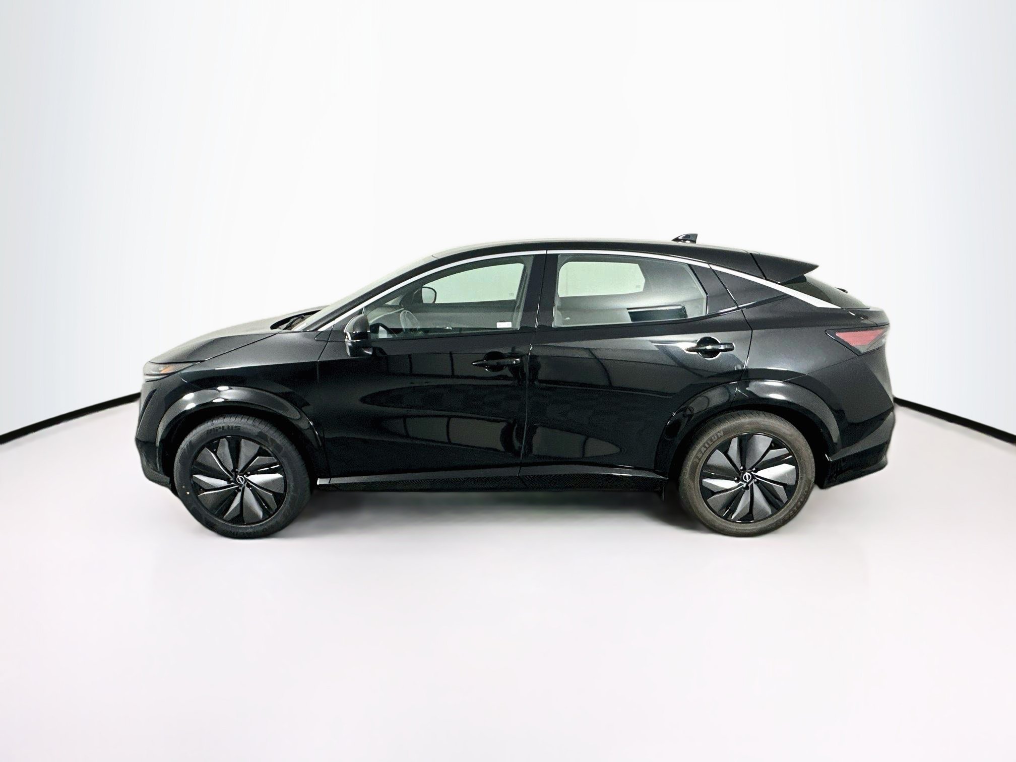 Used 2023 Nissan Ariya FWD image 4