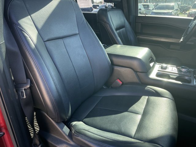 Used 2018 Ford Expedition XLT w/ Equipment Group 202A AWD/4WD image 26