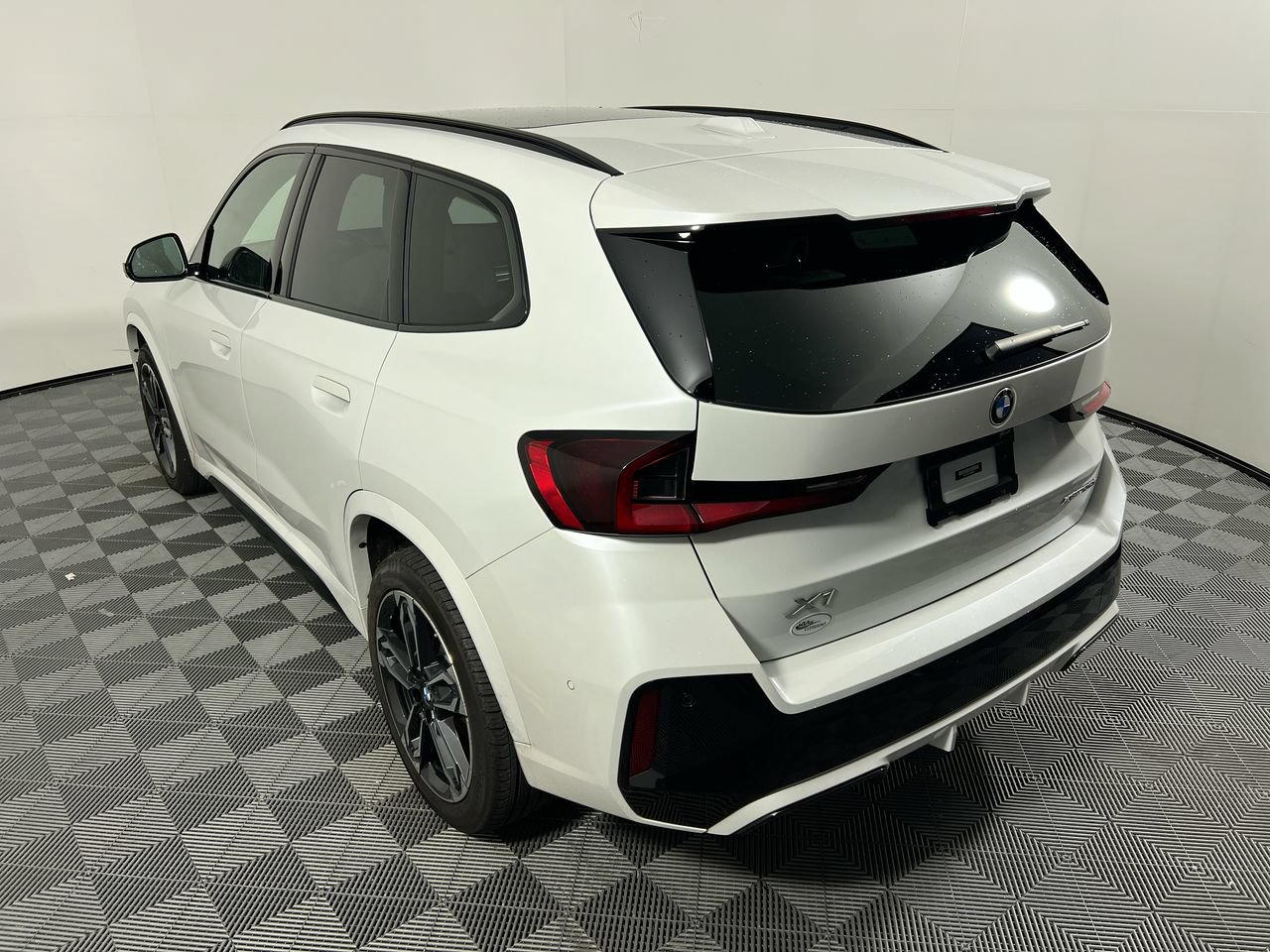 Used 2023 BMW X1 xDrive28i w/ Premium Package AWD/4WD image 5