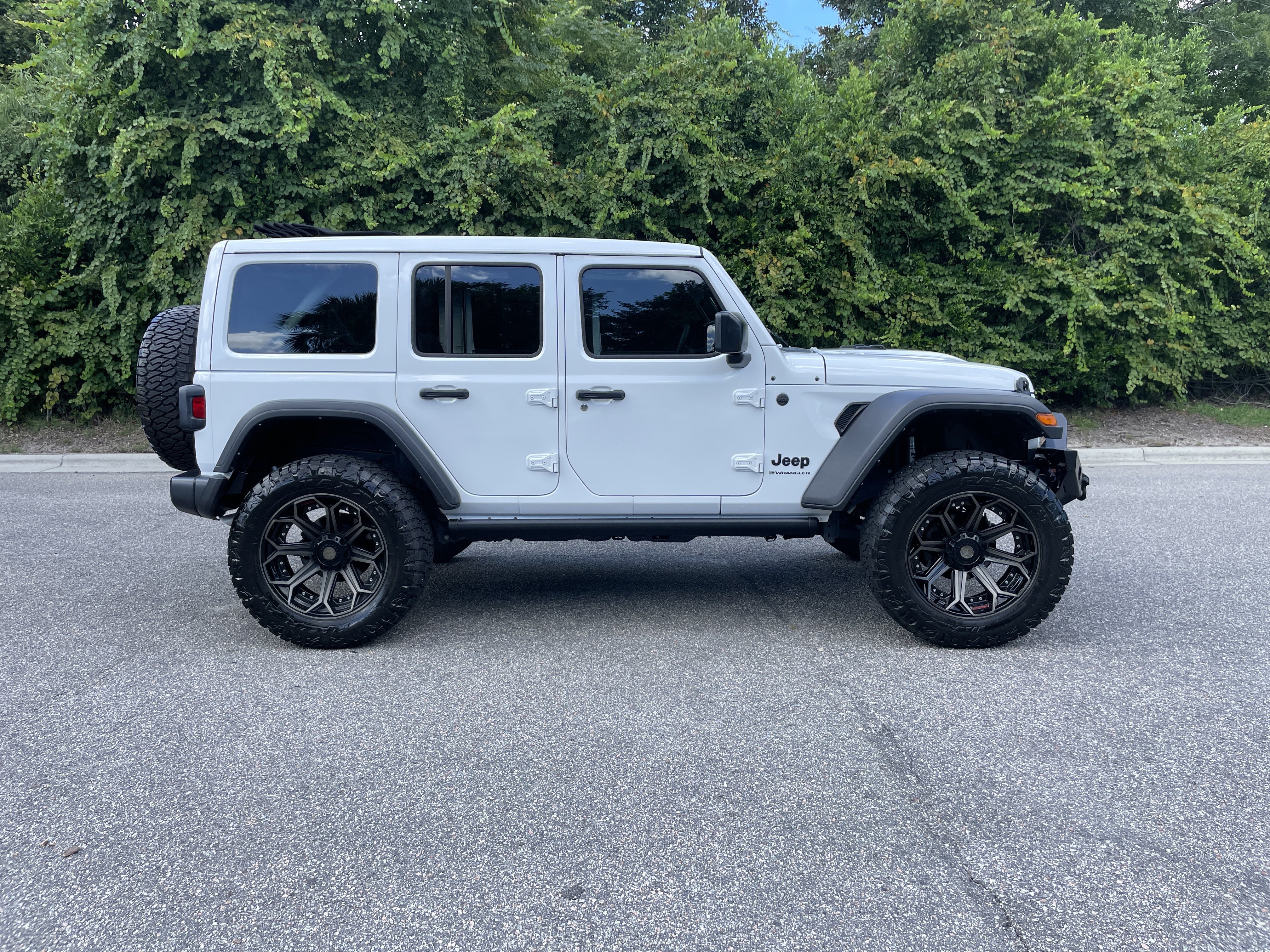 Used 2024 Jeep Wrangler Unlimited Sport AWD/4WD image 10