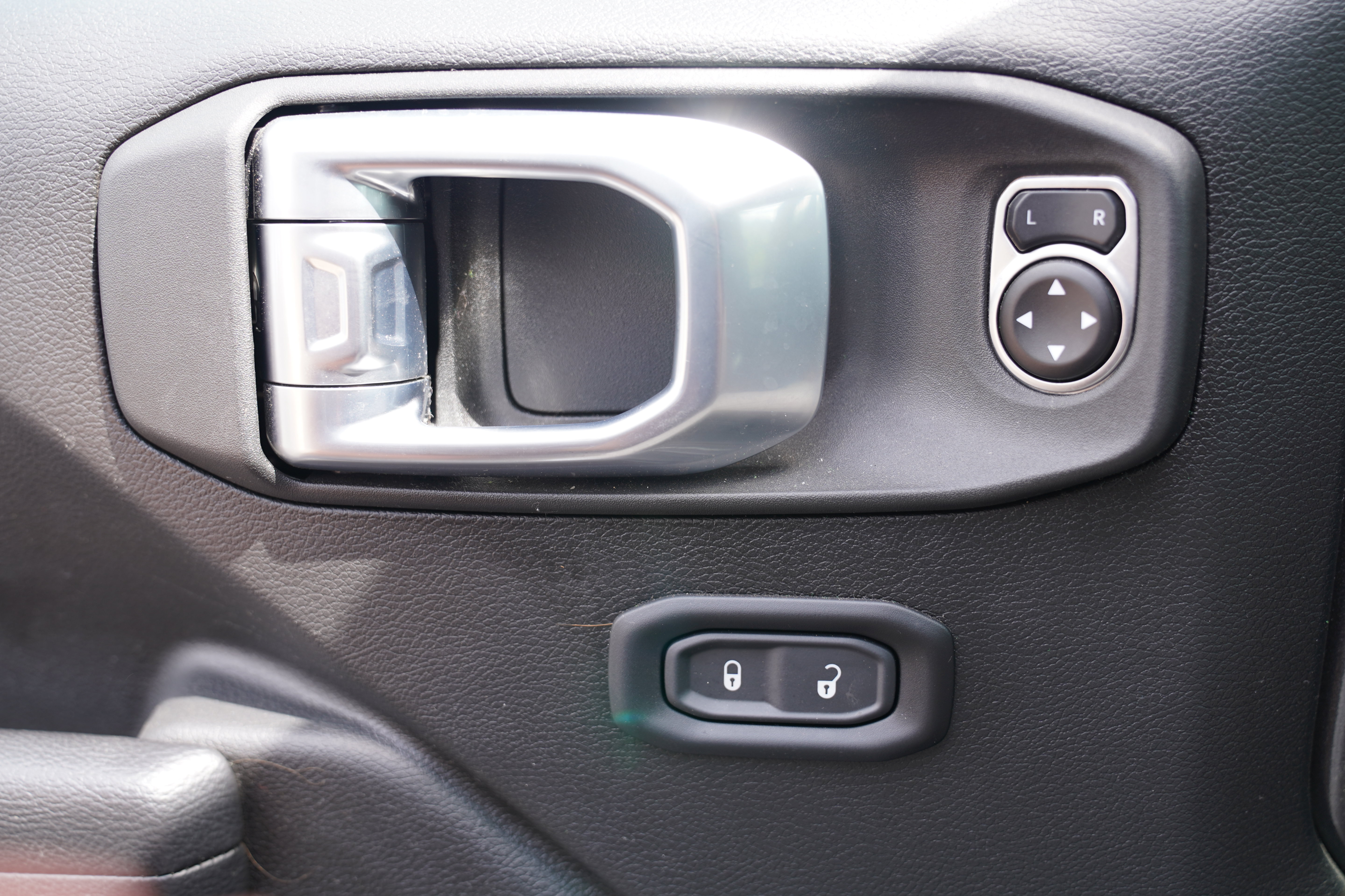 Used 2023 Jeep Wrangler Unlimited w/ Cold Weather Group AWD/4WD image 14