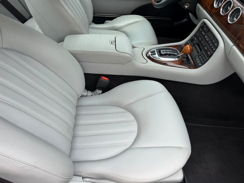 Used 2005 Jaguar XK8 Coupe RWD image 17