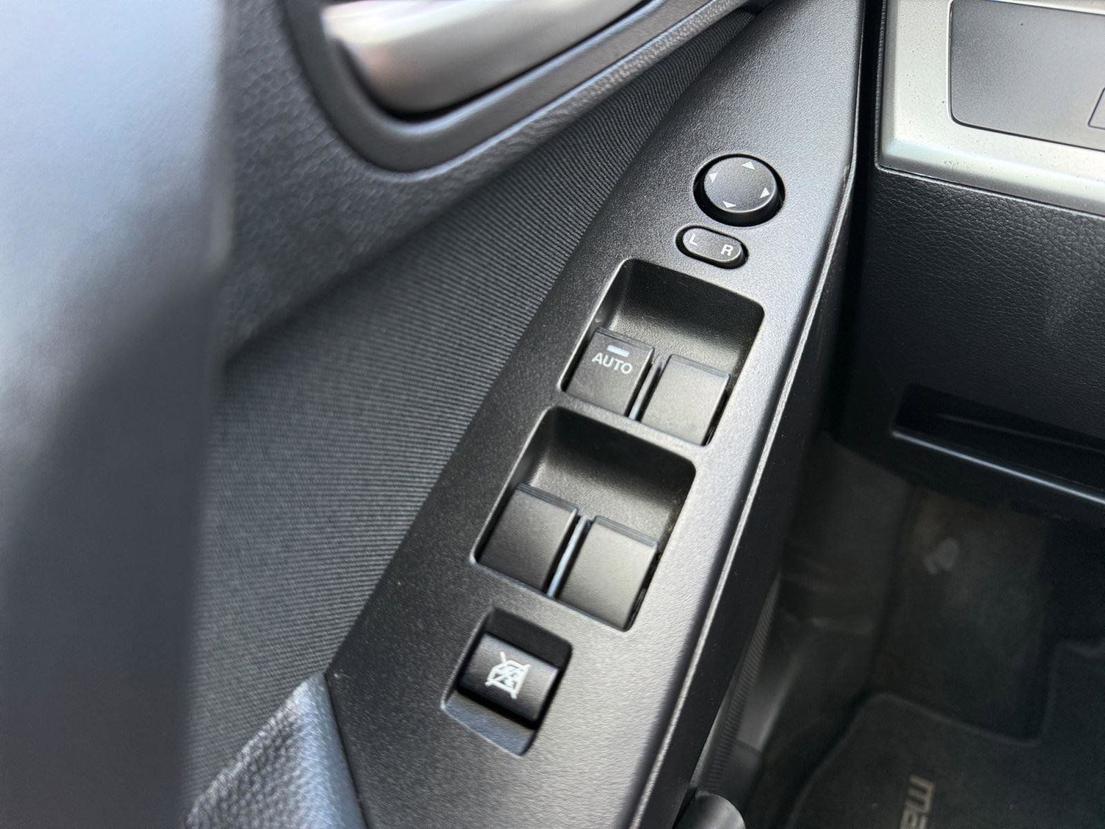 Used 2012 MAZDA MAZDA3 i Sport image 18