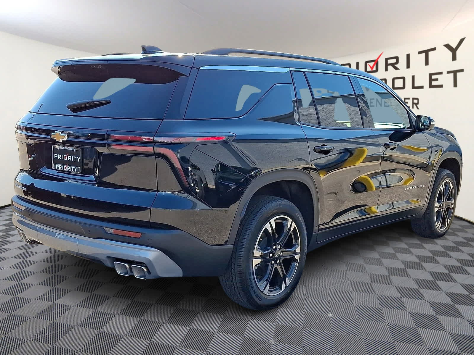 New 2027 Chevrolet Traverse LT w/ Sun and Wheel Package FWD image 4