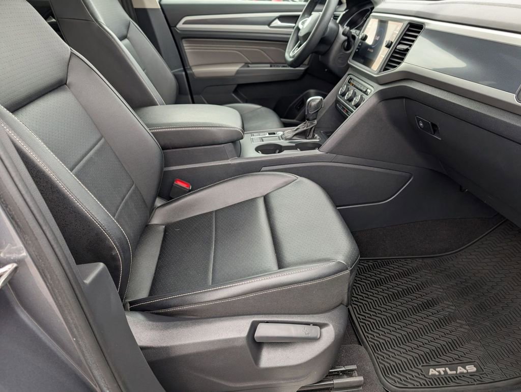 Used 2021 Volkswagen Atlas SE image 44