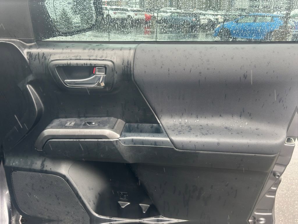 Used 2017 Toyota Tacoma TRD Off-Road w/ Tow Package (A/T) image 25