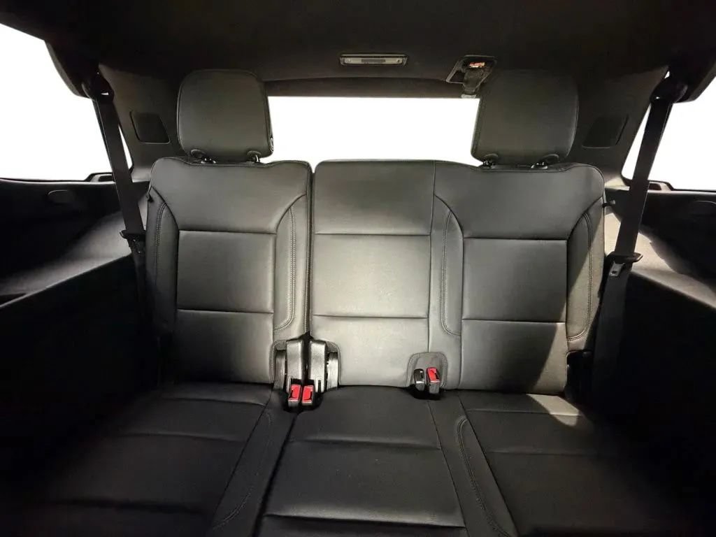 Used 2024 Chevrolet Tahoe Z71 w/ Luxury Package AWD/4WD image 31
