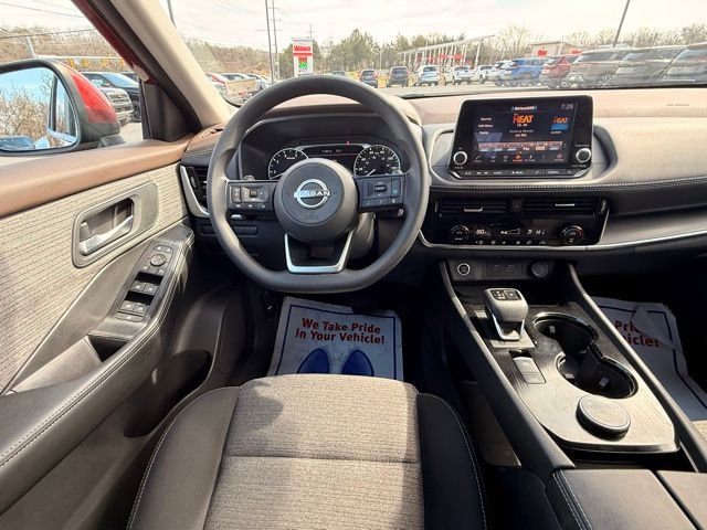 Certified 2023 Nissan Rogue SV image 22