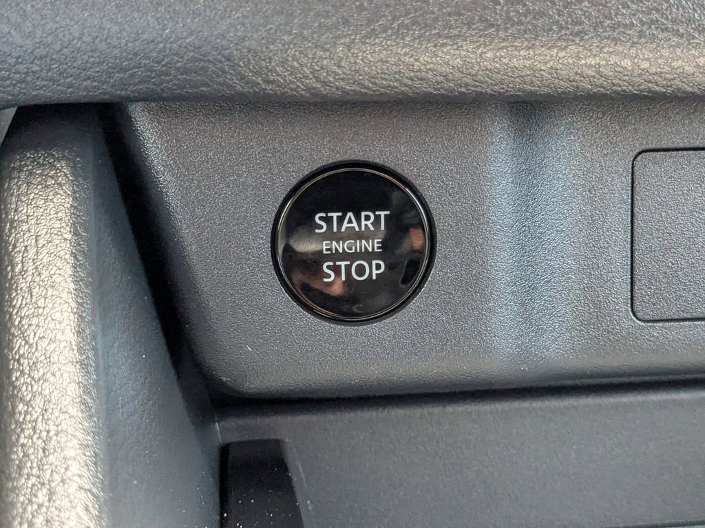Used 2025 Nissan Rogue SV FWD image 29