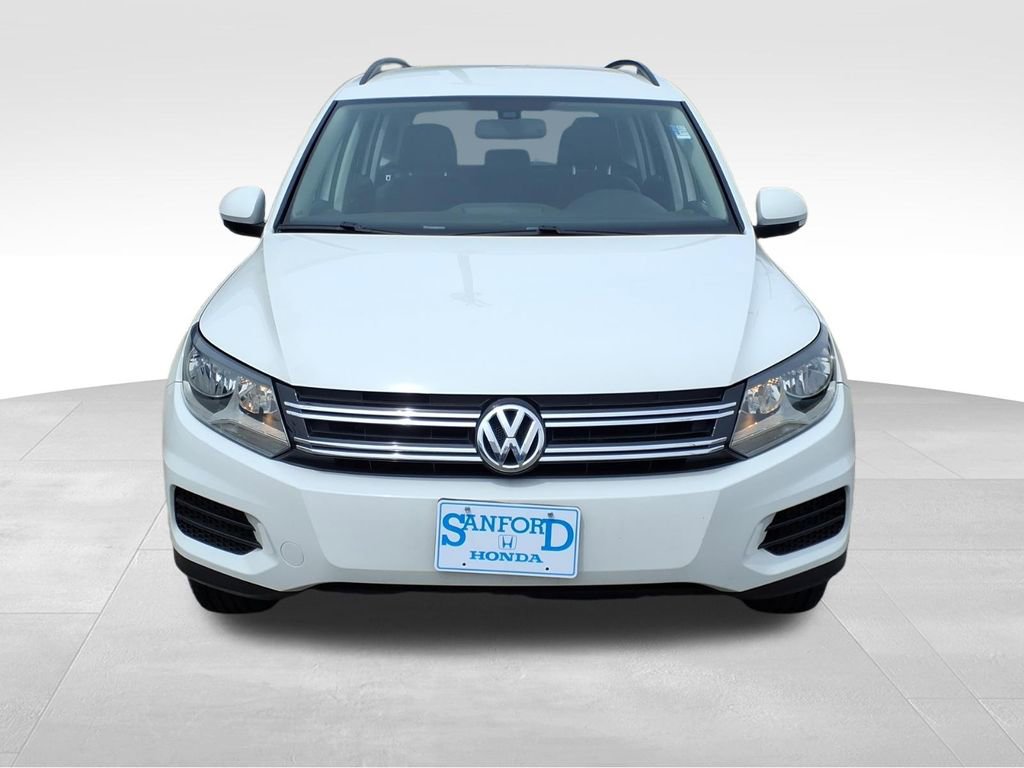 Used 2017 Volkswagen Tiguan S image 2