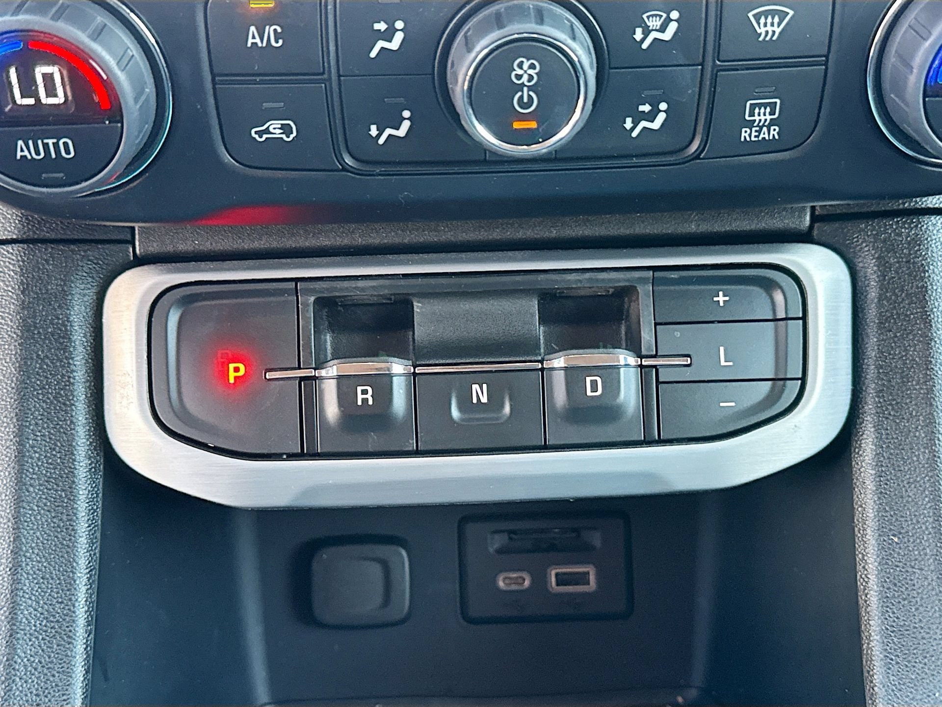 Used 2023 GMC Acadia SLT AWD/4WD image 18