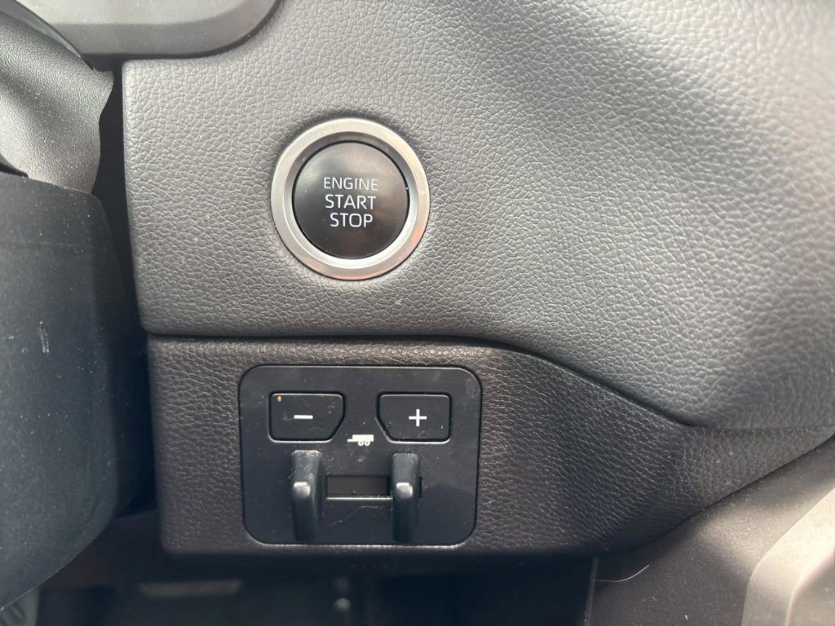 Used 2024 Toyota Tundra Limited w/ Power Package AWD/4WD image 23