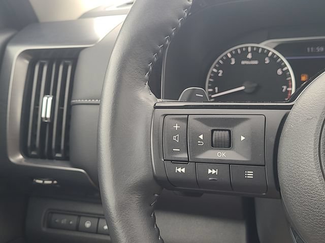 Used 2024 Nissan Pathfinder SL AWD/4WD image 16