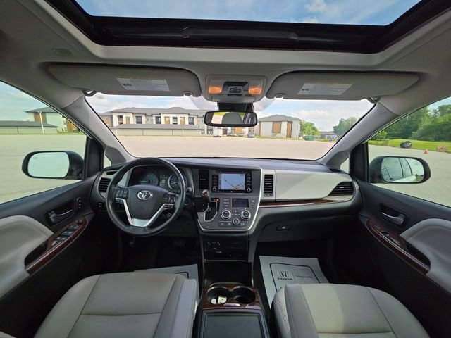 Used 2020 Toyota Sienna Limited Premium FWD image 28
