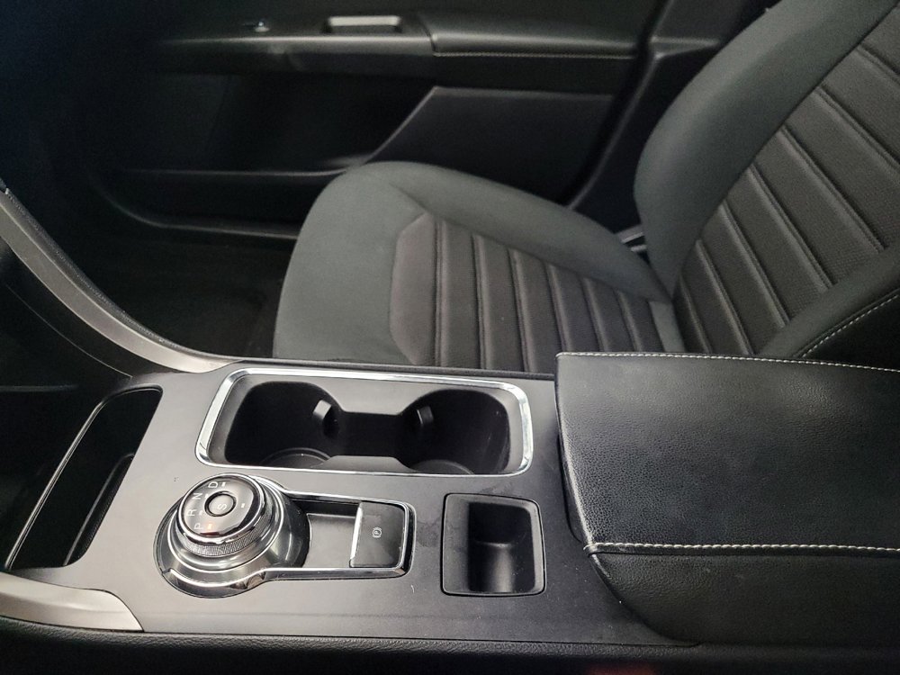 Used 2020 Ford Fusion SE image 26