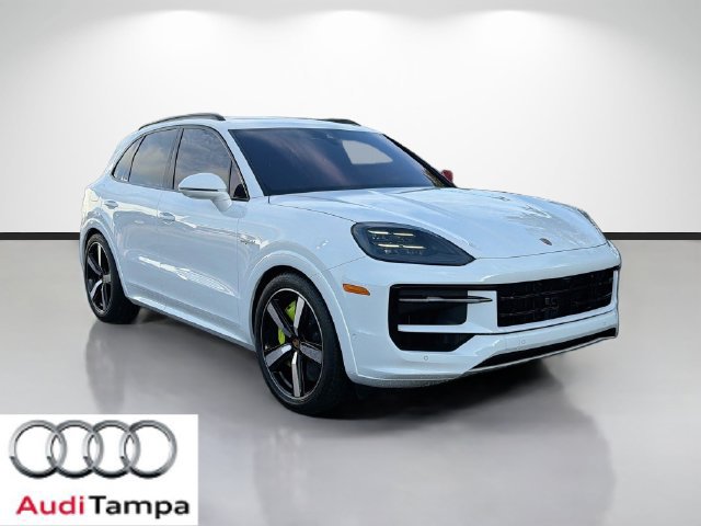 Used 2025 Porsche Cayenne S AWD/4WD image 1