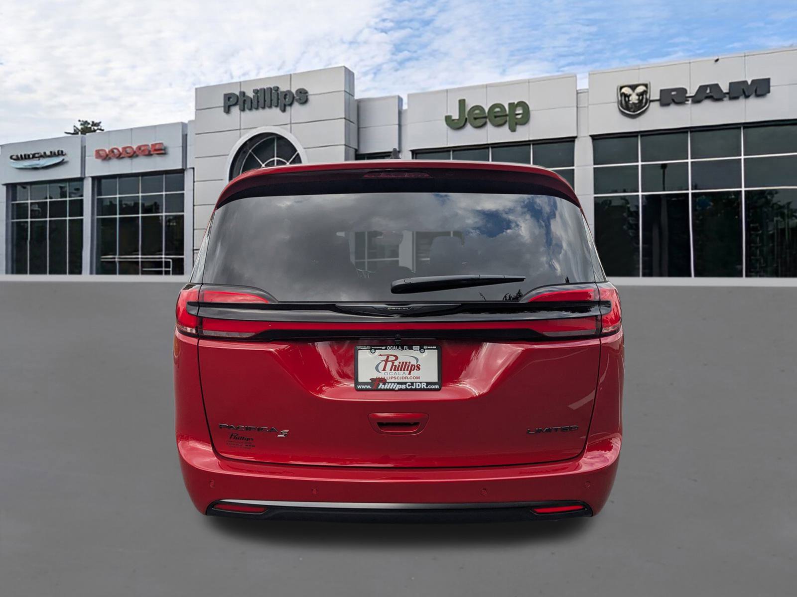 New 2026 Chrysler Pacifica Limited w/ S Appearance Package image 4