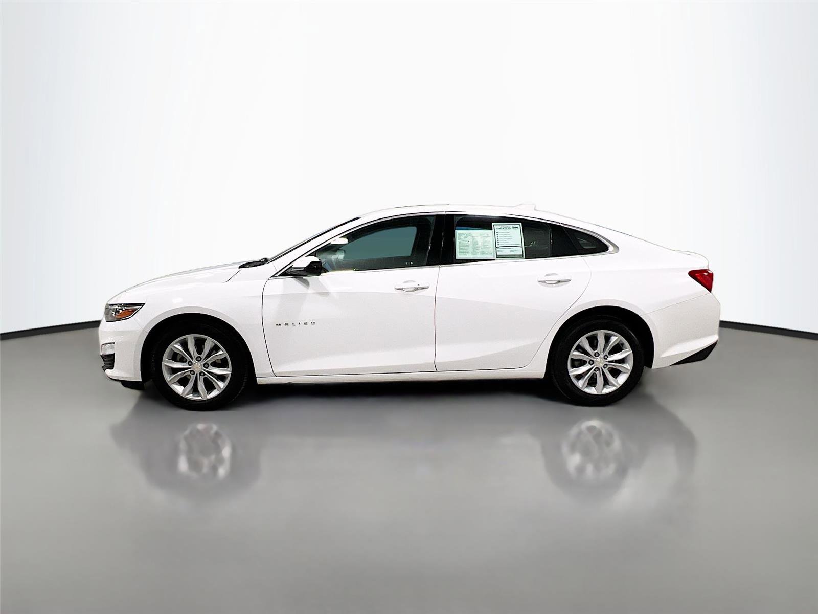 Used 2025 Chevrolet Malibu LT image 4