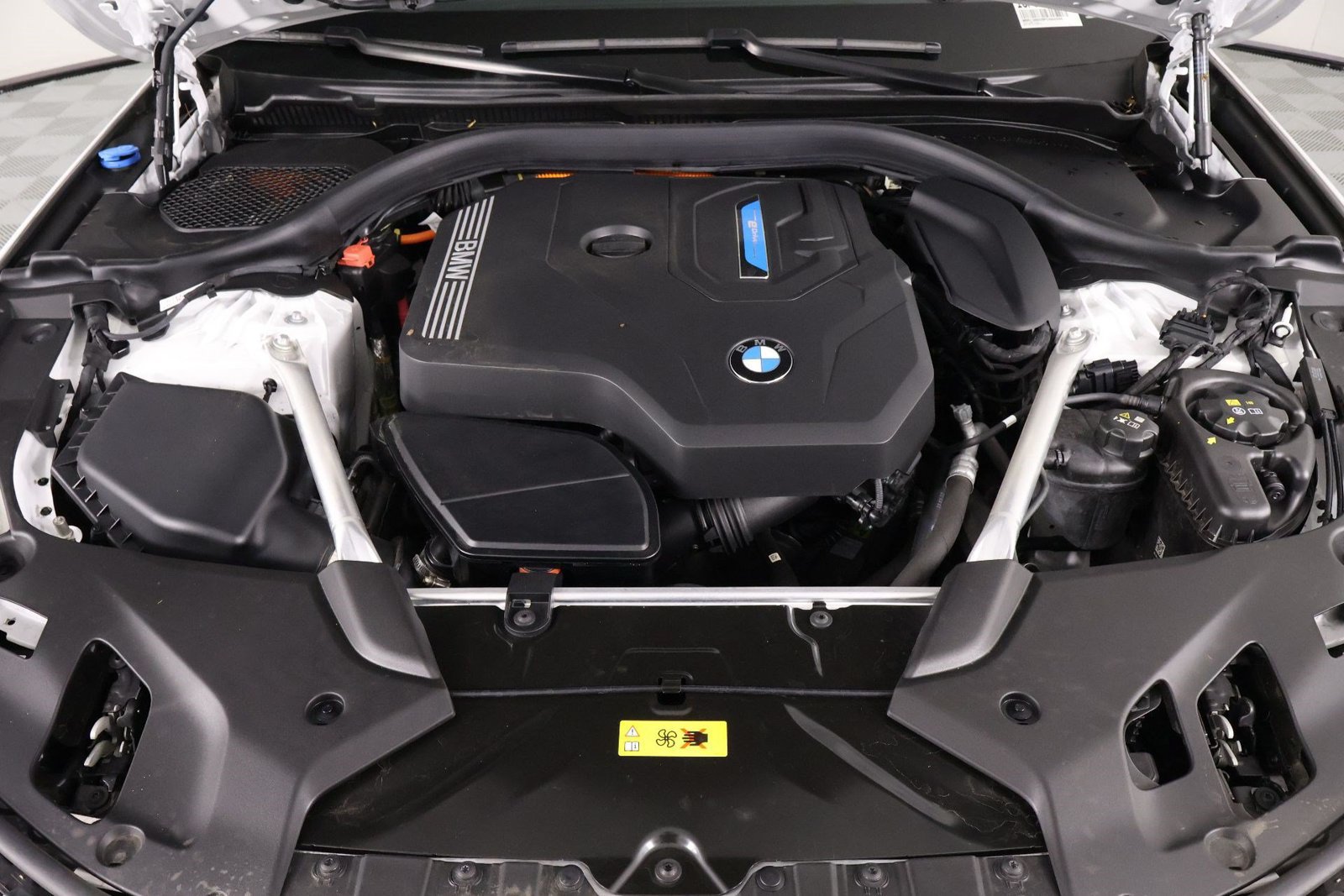 Used 2023 BMW 530e w/ Convenience Package RWD image 24