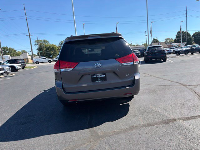 Used 2014 Toyota Sienna LE FWD image 12