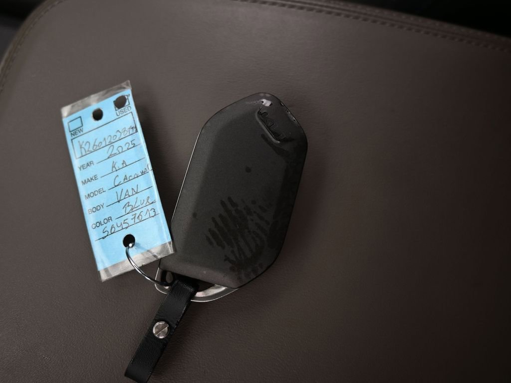 Used 2025 Kia Carnival image 18
