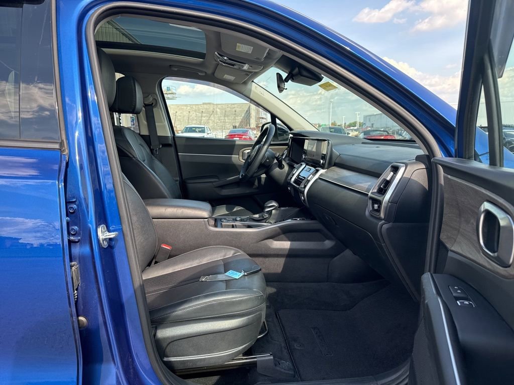 Used 2022 Kia Sorento EX w/ Panoramic Sunroof Package FWD image 40