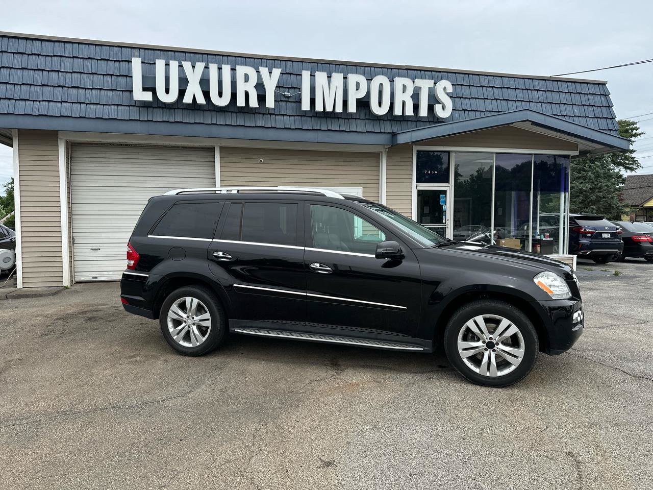 Used 2011 Mercedes-Benz GL 450 4MATIC w/ Premium 2 Pkg image 3